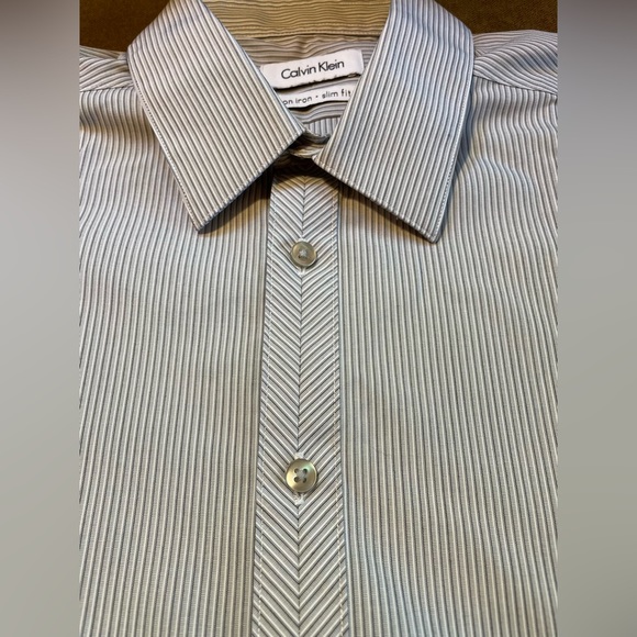 Calvin Klein - non iron - slim fit - 15 1/2 - 32/33 - Picture 2 of 8